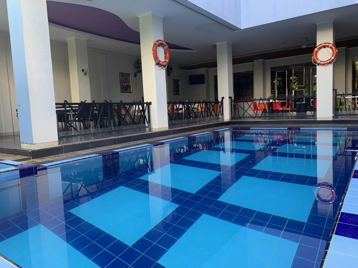 Pacific Hotel Амбон Экстерьер фото